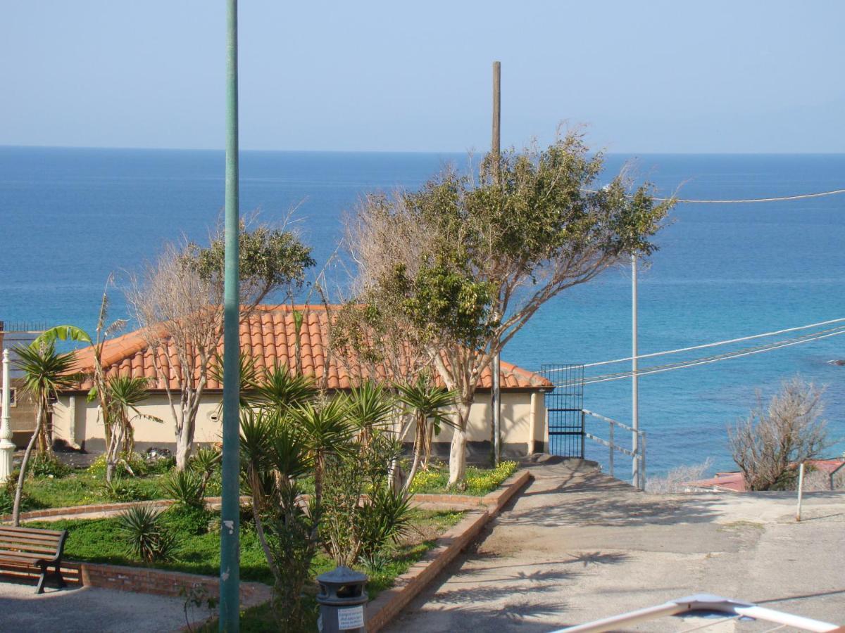 Arcobaleno Tropea Centro Acomodação com café da manhã Exterior foto